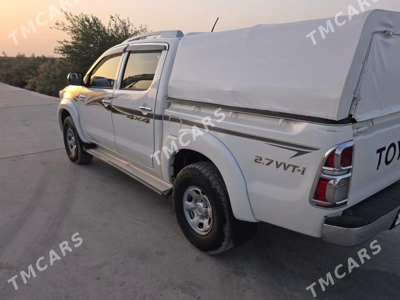 Toyota Hilux 2013 - 300 000 TMT - Kerki - img 3