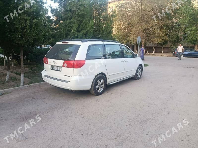 Toyota Sienna 2009 - 230 000 TMT - Дашогуз - img 4