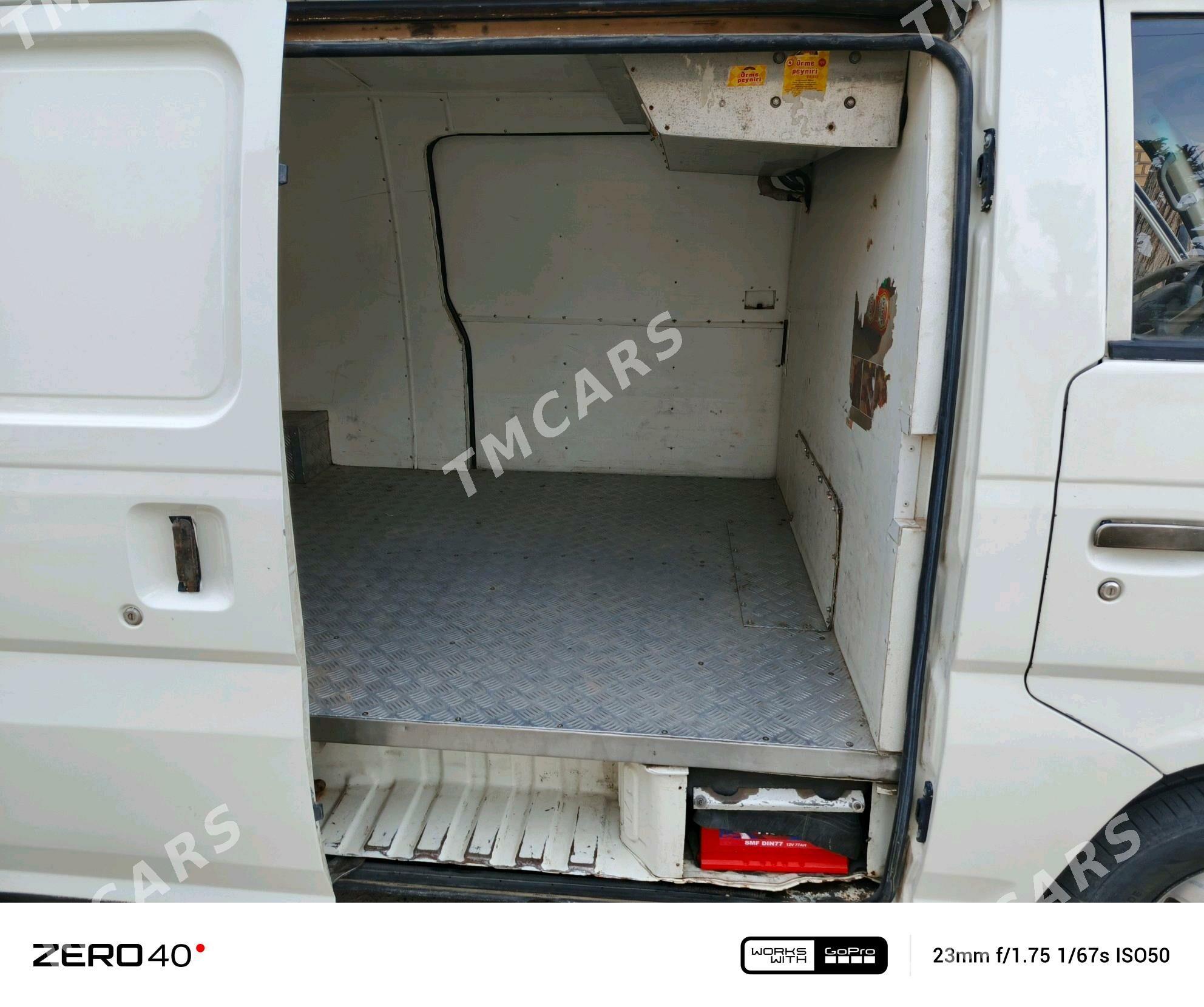 Nissan Urvan 2001 - 85 000 TMT - Керки - img 5