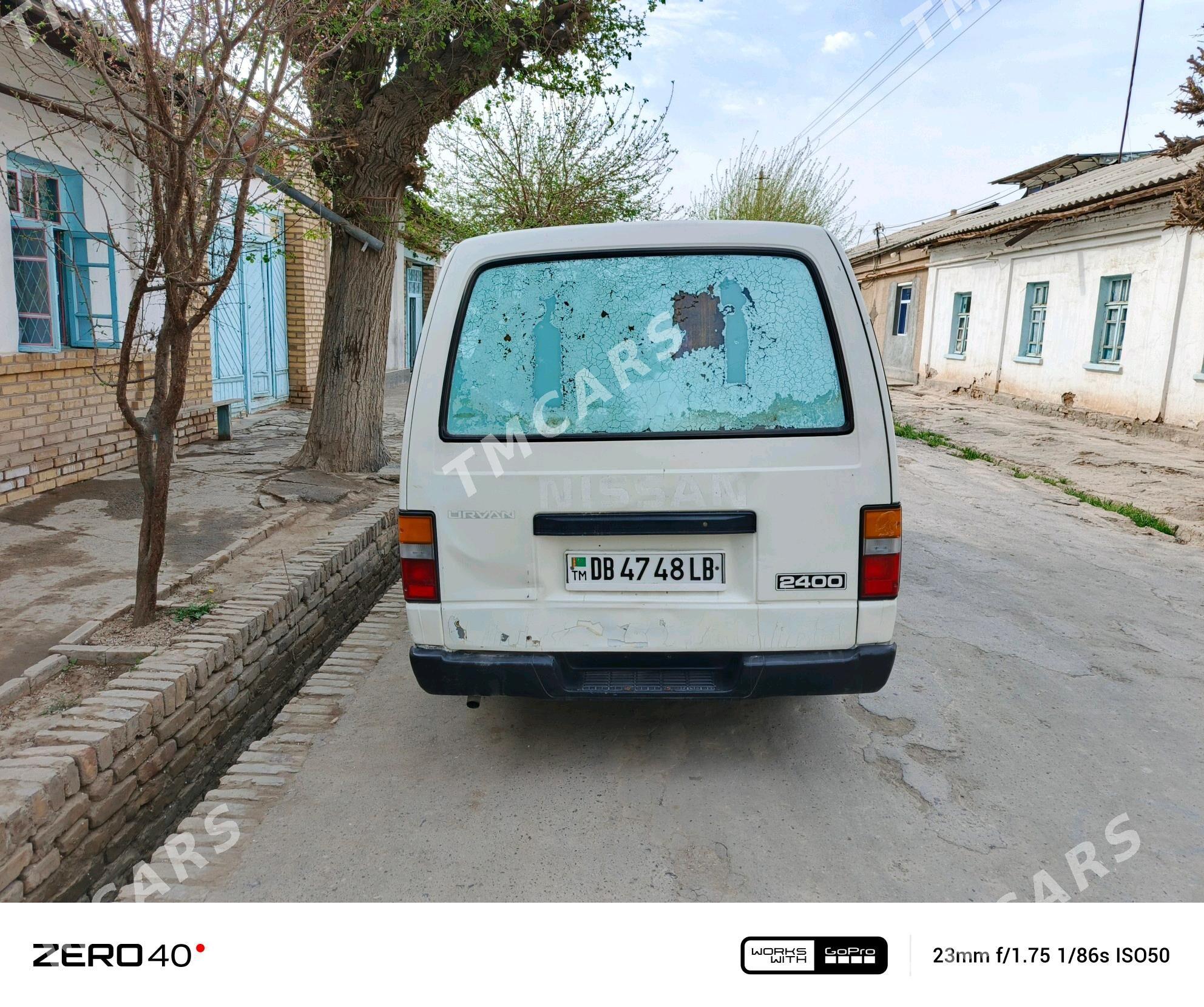 Nissan Urvan 2001 - 85 000 TMT - Керки - img 4
