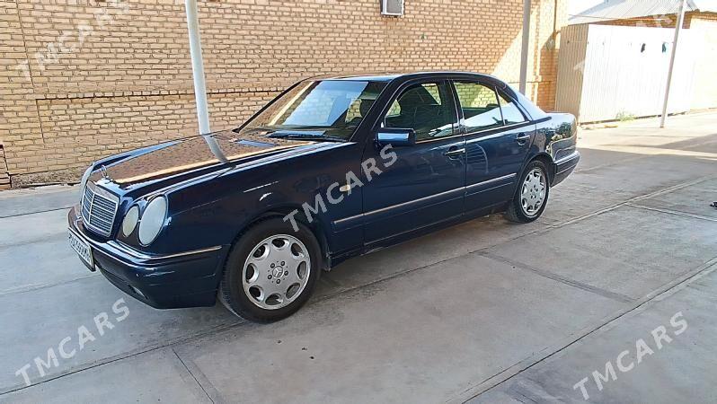 Mercedes-Benz E320 1997 - 60 000 TMT - Мары - img 5