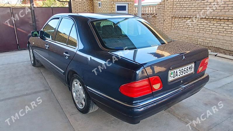 Mercedes-Benz E320 1997 - 60 000 TMT - Мары - img 6