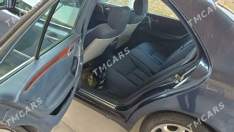 Mercedes-Benz E320 1997 - 60 000 TMT - Мары - img 2