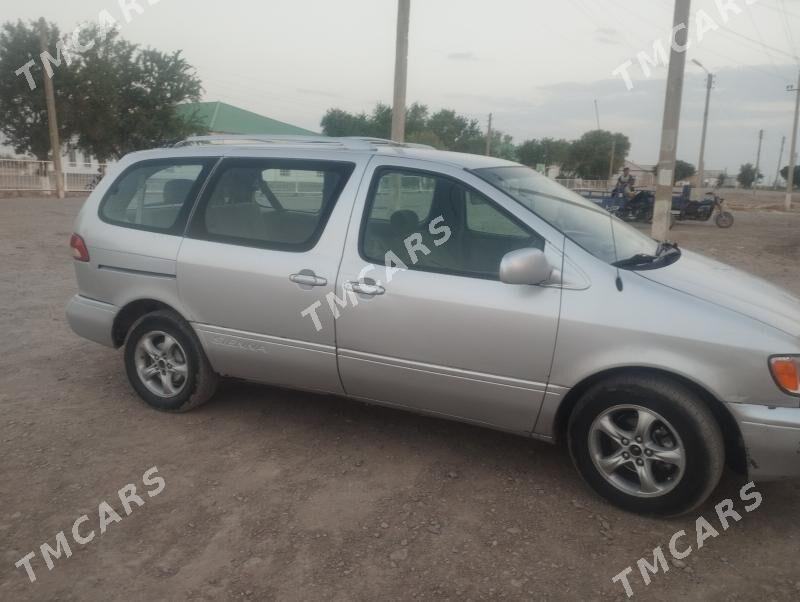 Toyota Sienna 2000 - 130 000 TMT - Sarahs - img 2