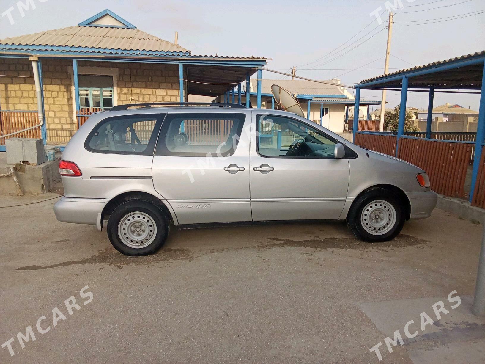 Toyota Sienna 2002 - 140 000 TMT - Эсенгулы - img 3