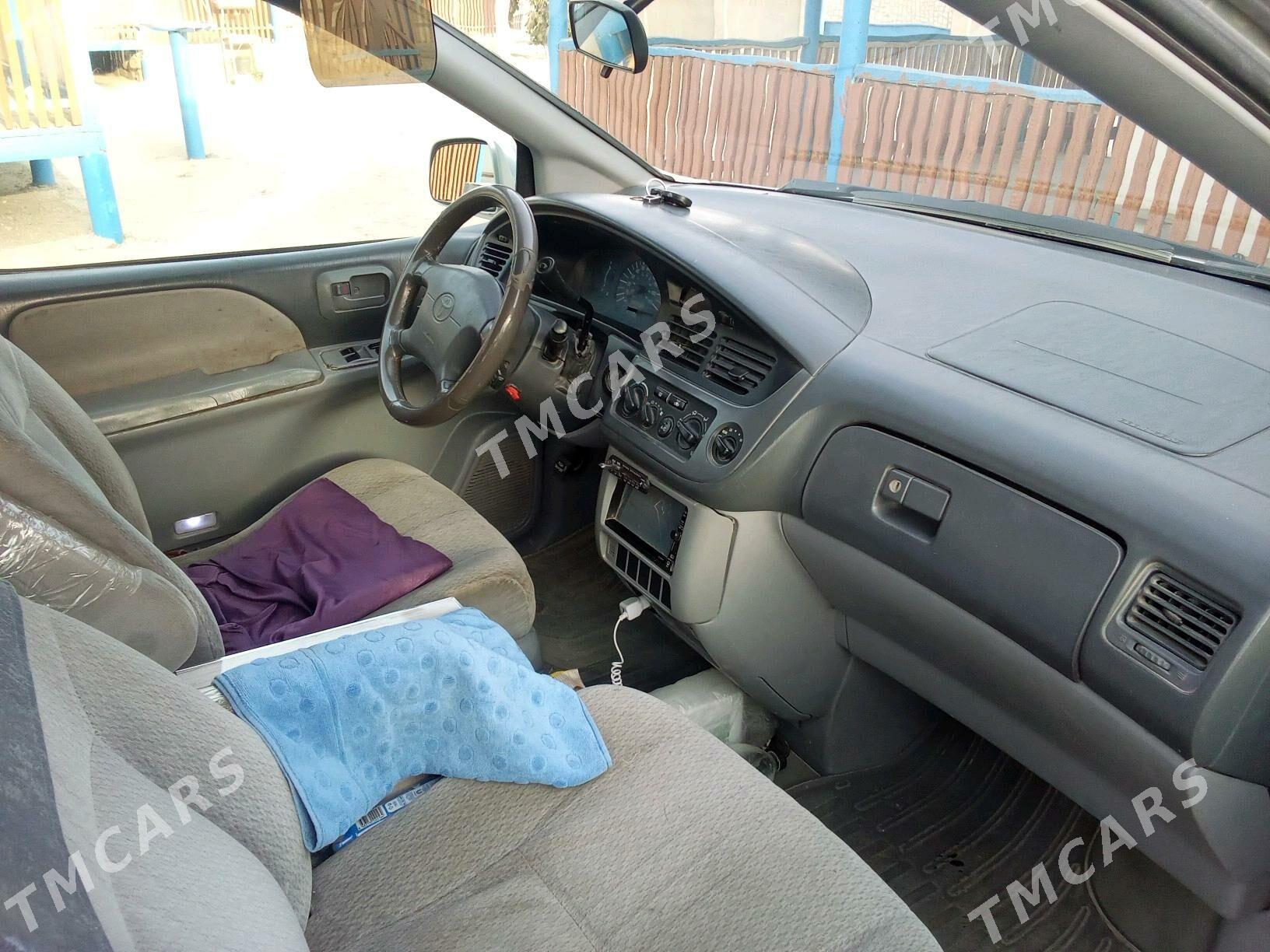 Toyota Sienna 2002 - 140 000 TMT - Эсенгулы - img 2
