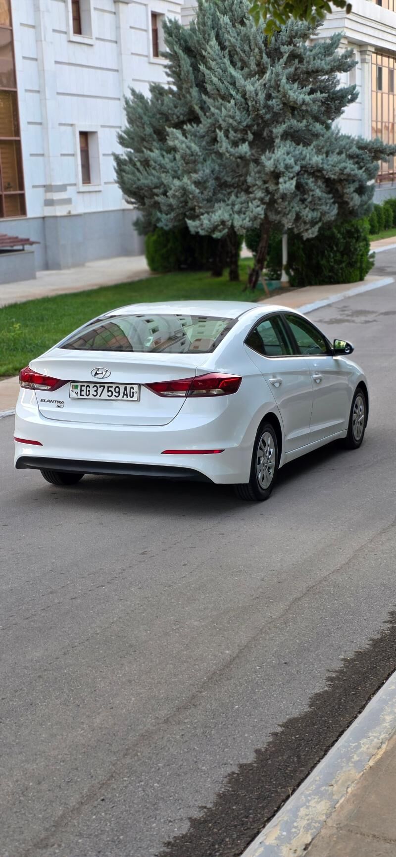 Hyundai Elantra 2018 - 175 000 TMT - Bedew - img 3