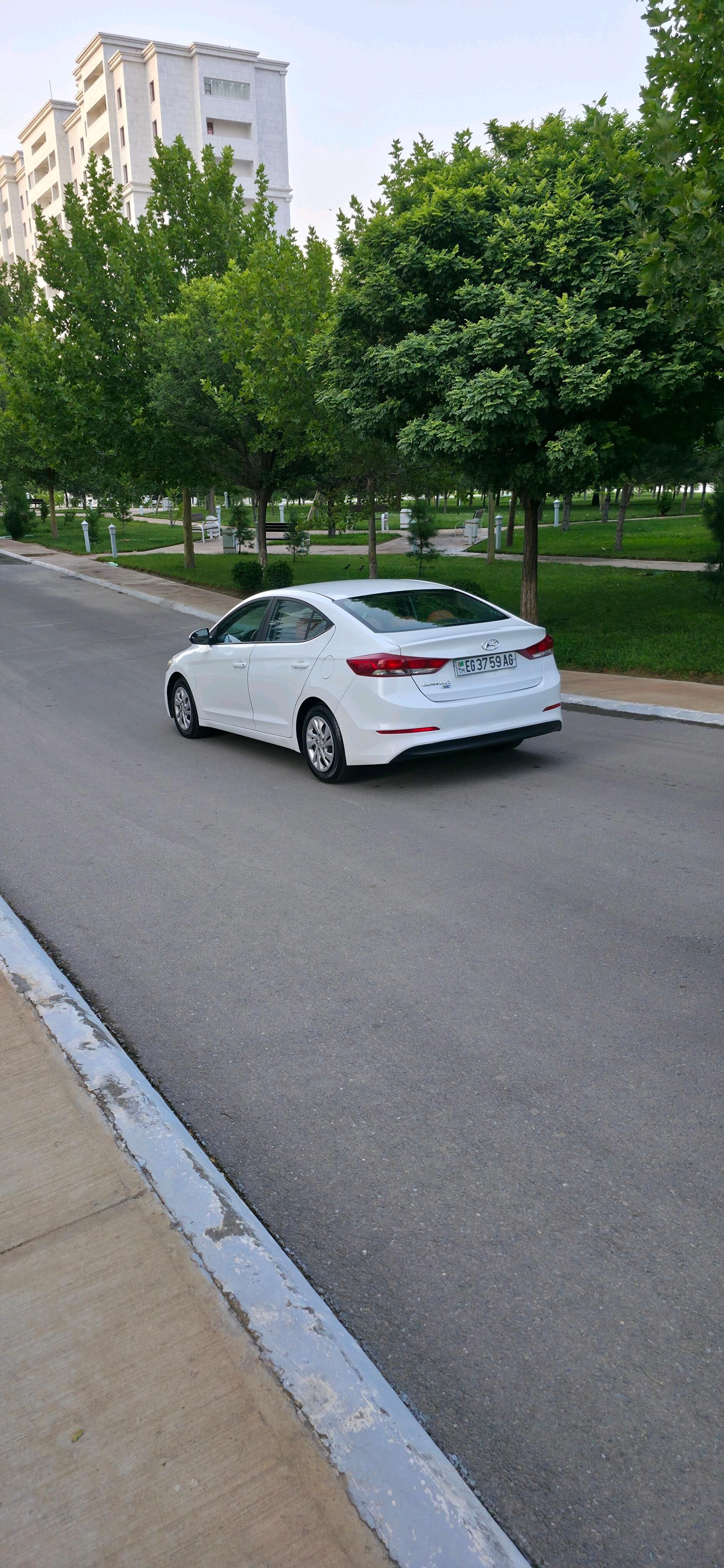 Hyundai Elantra 2018 - 175 000 TMT - Bedew - img 7