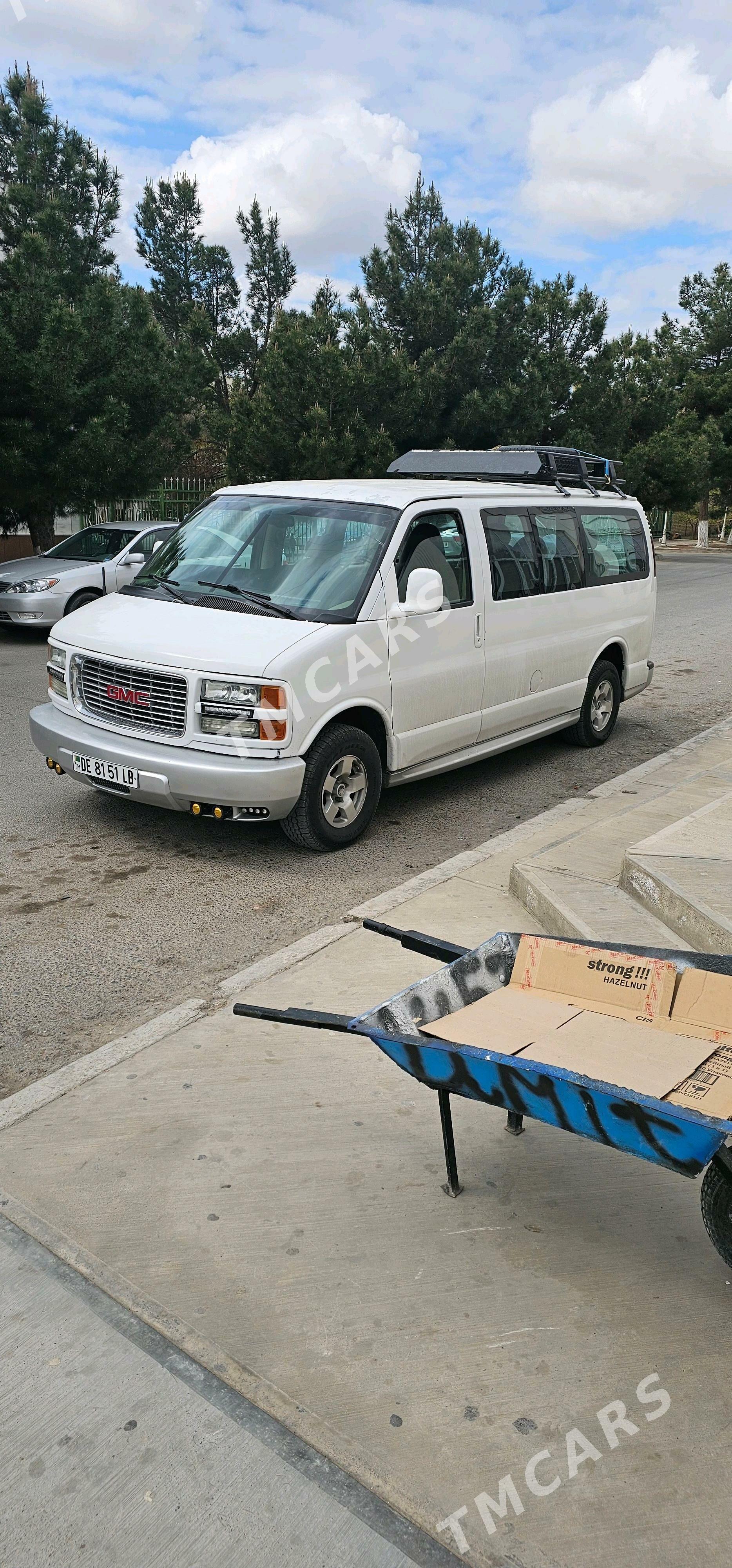 GMC Savana 2001 - 160 000 TMT - Туркменабат - img 3