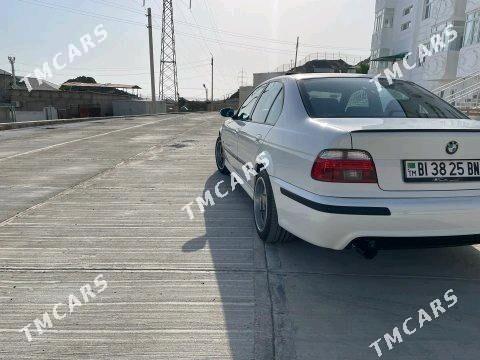 BMW E39 2002 - 170 000 TMT - Türkmenbaşy - img 3