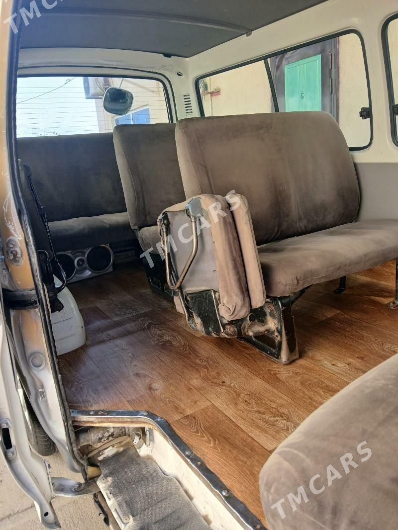 Toyota Hiace 2003 - 115 000 TMT - Ашхабад - img 8