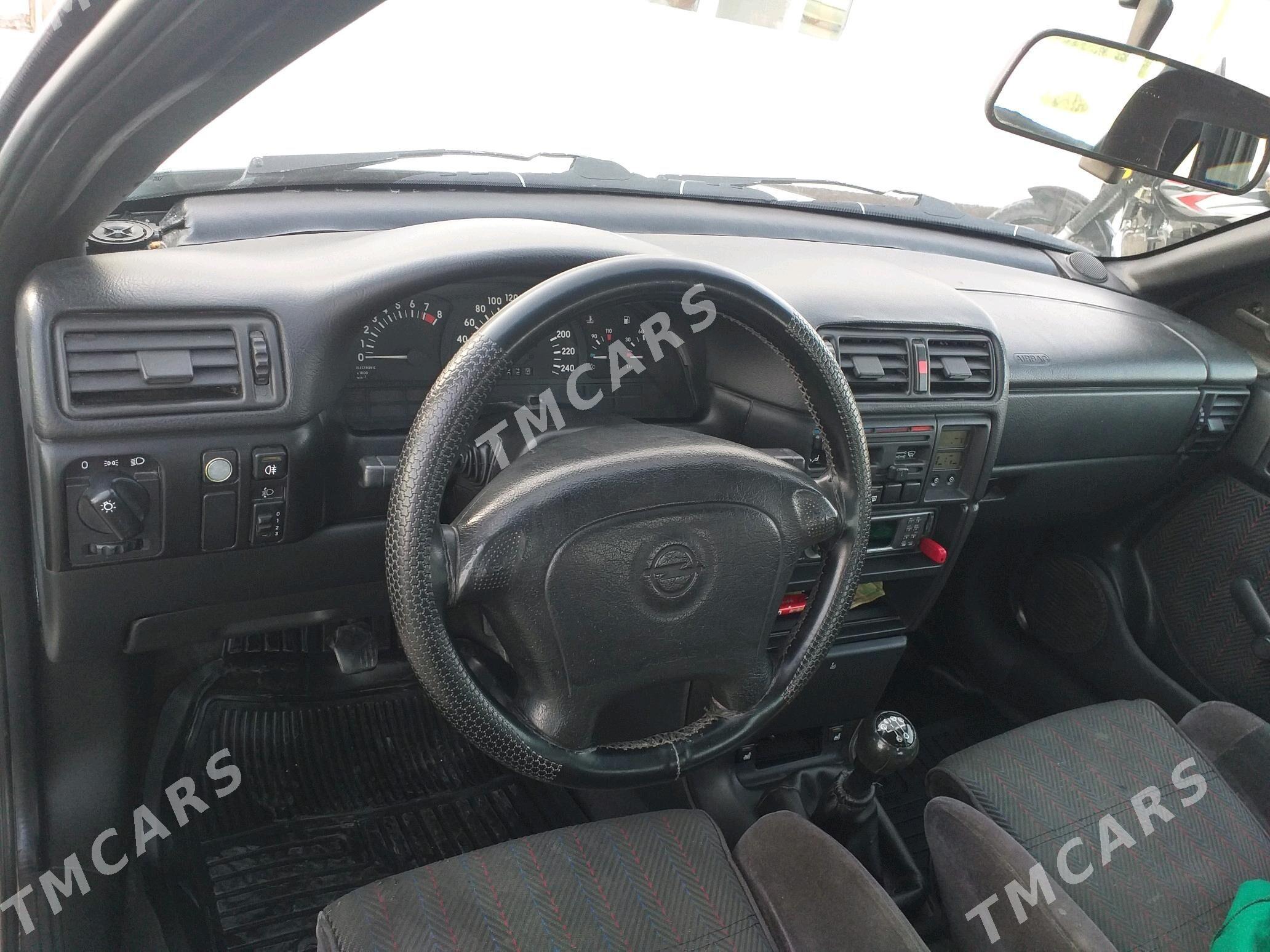 Opel Vectra 1995 - 57 000 TMT - Бахарден - img 3