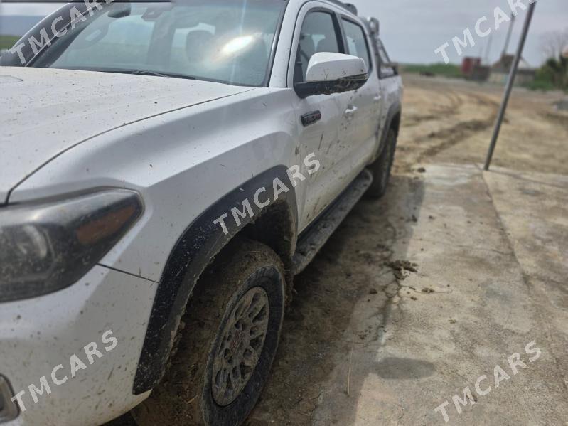 Toyota Tacoma 2018 - 365 000 TMT - Aşgabat - img 9