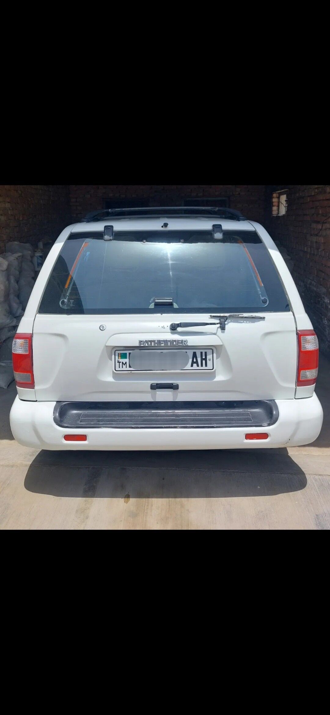 Nissan Pathfinder 2000 - 92 000 TMT - Bäherden - img 1