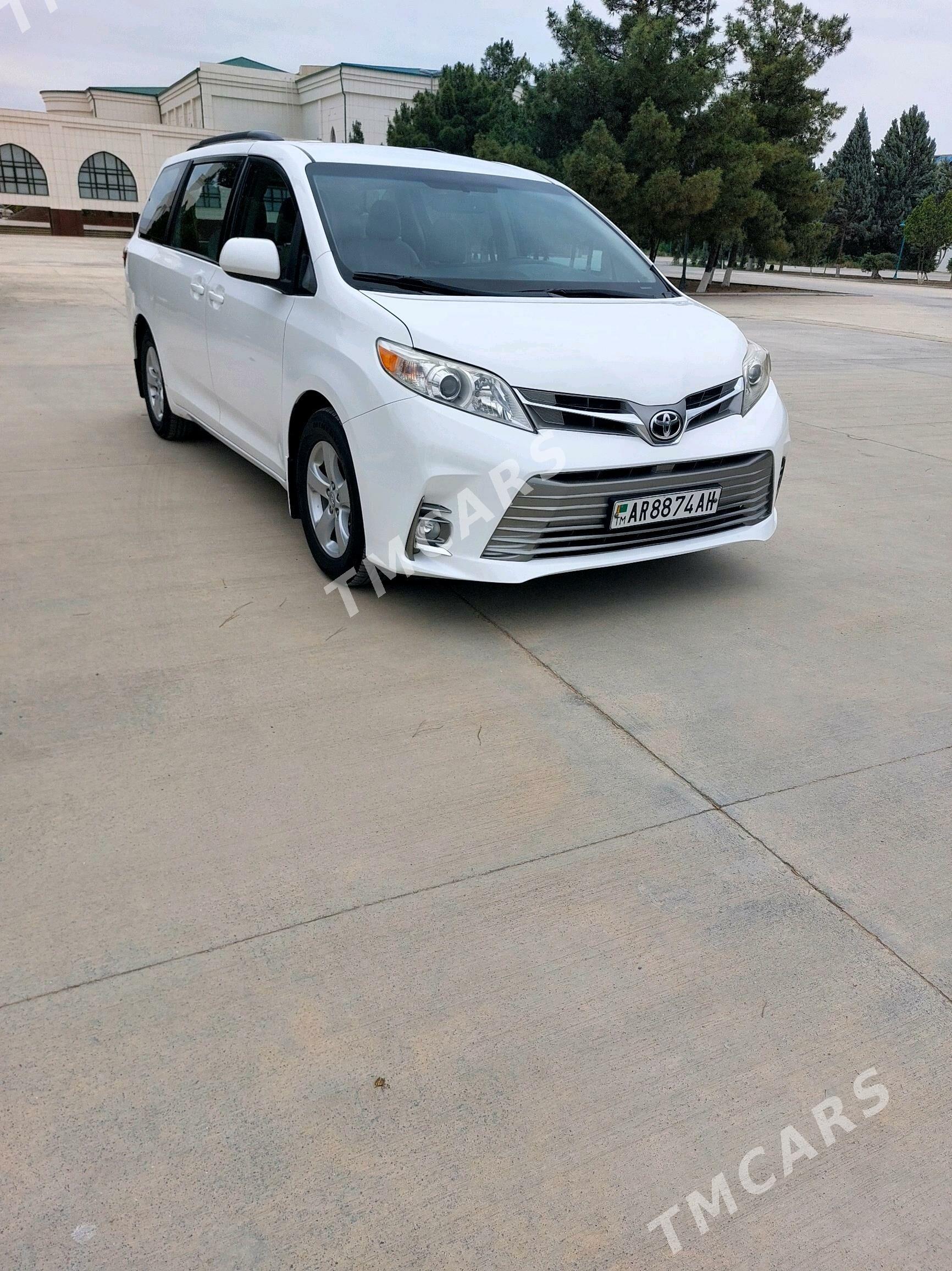 Toyota Sienna 2018 - 370 000 TMT - Гёкдепе - img 2
