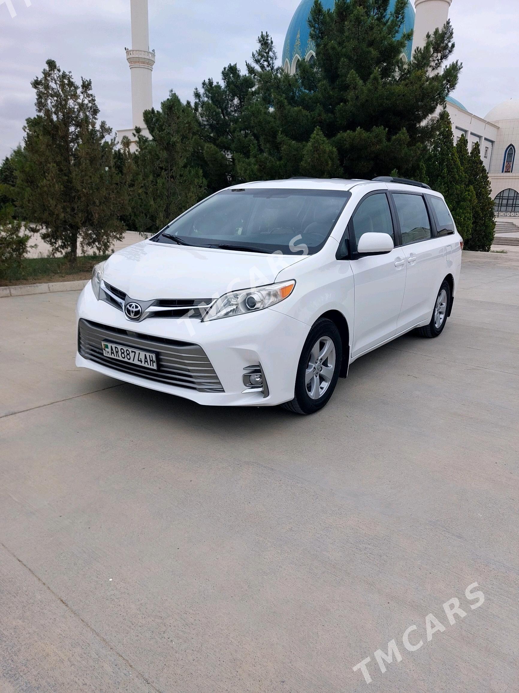 Toyota Sienna 2018 - 370 000 TMT - Гёкдепе - img 3