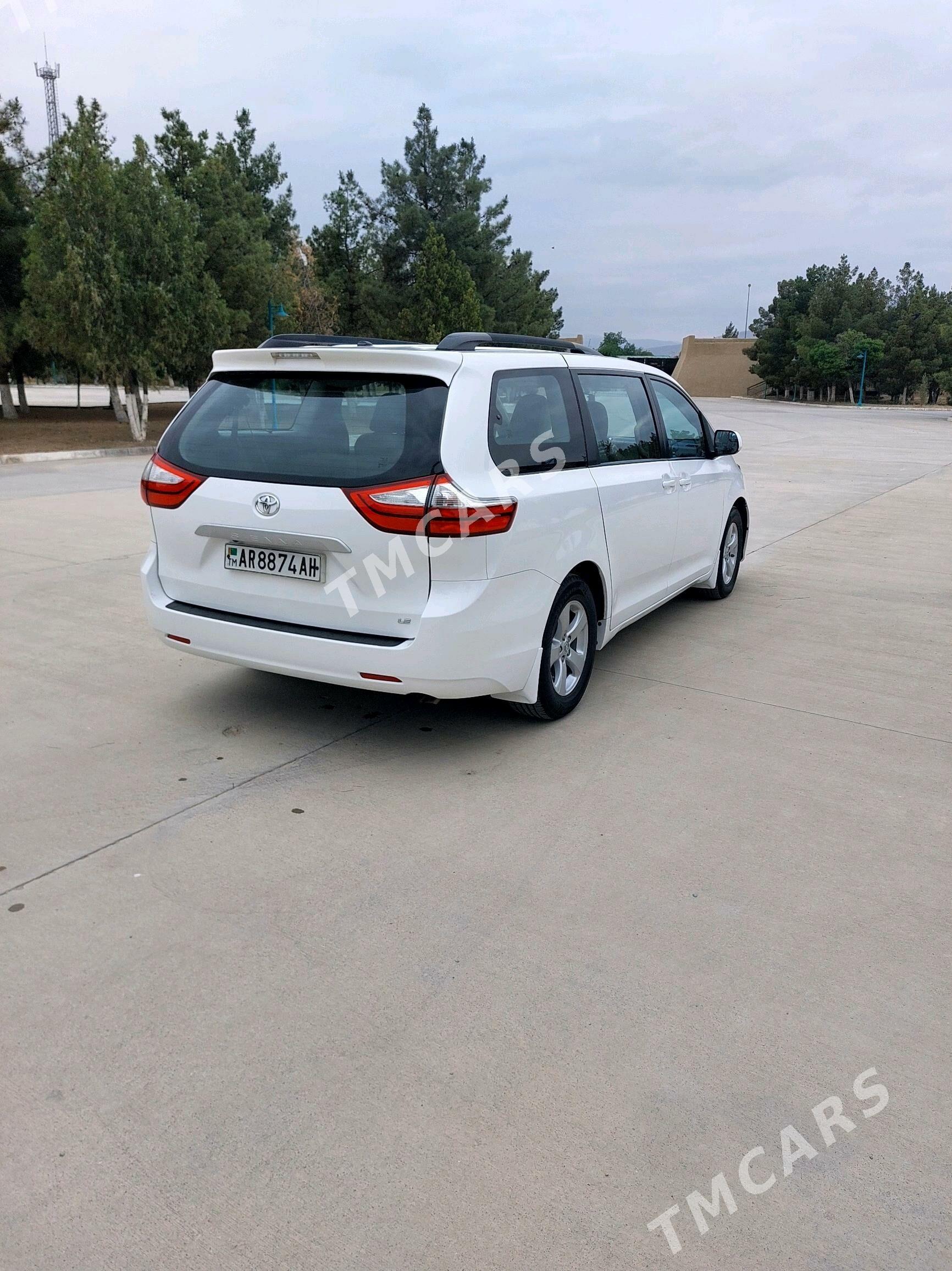 Toyota Sienna 2018 - 370 000 TMT - Гёкдепе - img 5