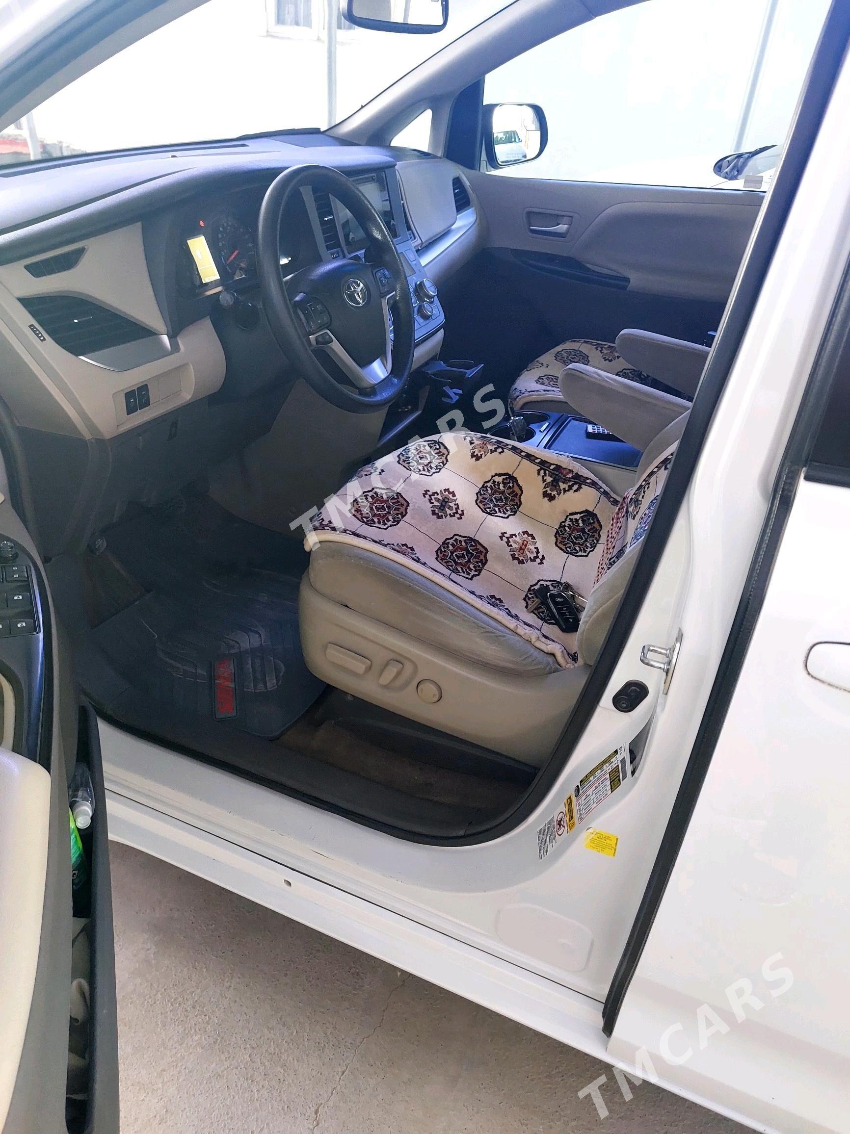 Toyota Sienna 2018 - 370 000 TMT - Гёкдепе - img 8