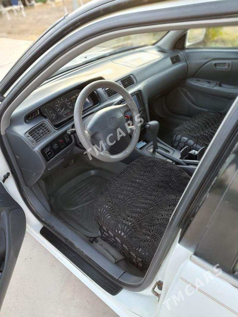 Toyota Camry 2000 - 138 000 TMT - Саят - img 3