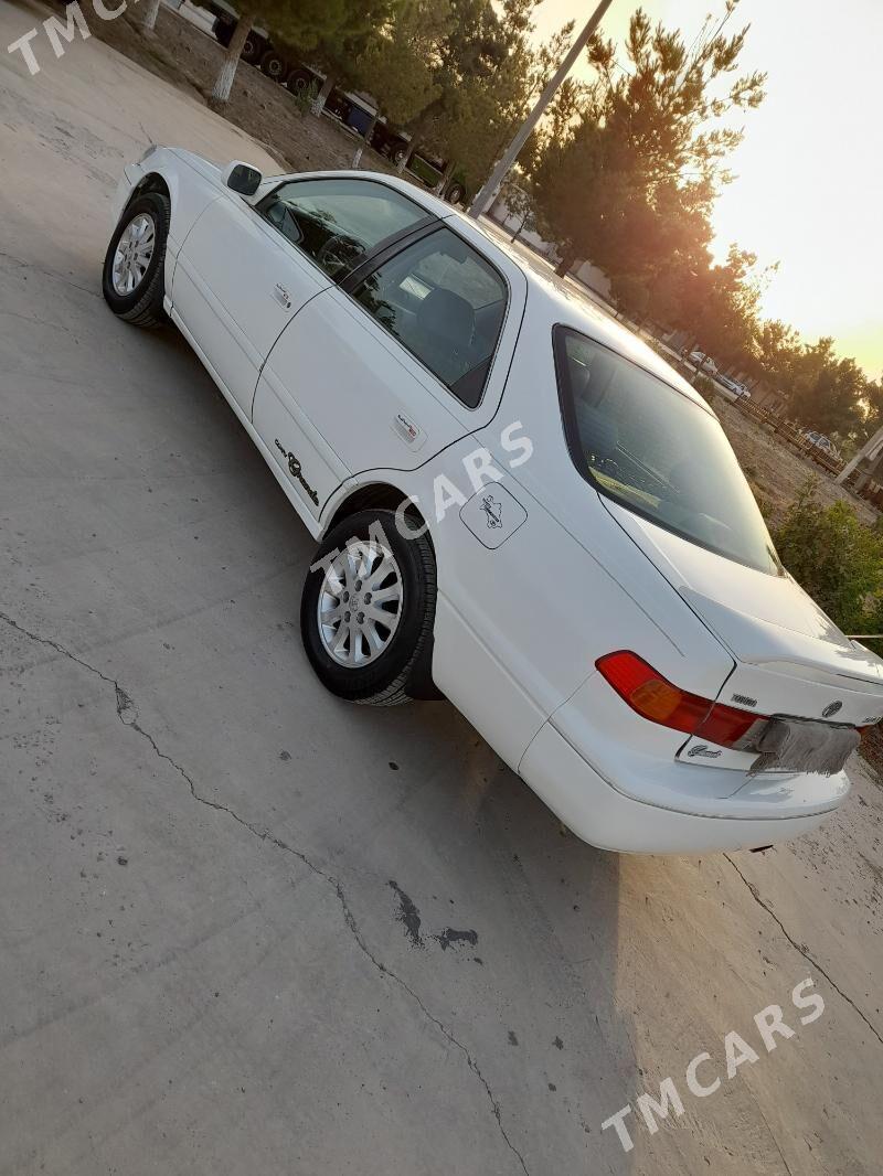Toyota Camry 2000 - 138 000 TMT - Саят - img 4