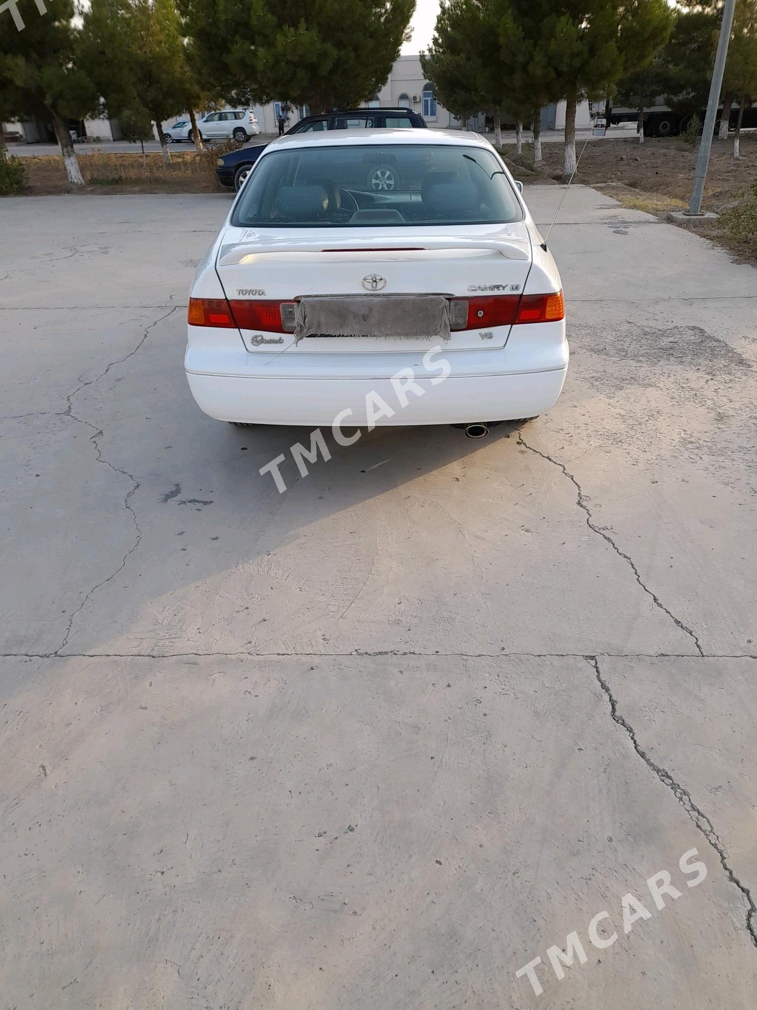 Toyota Camry 2000 - 138 000 TMT - Саят - img 9
