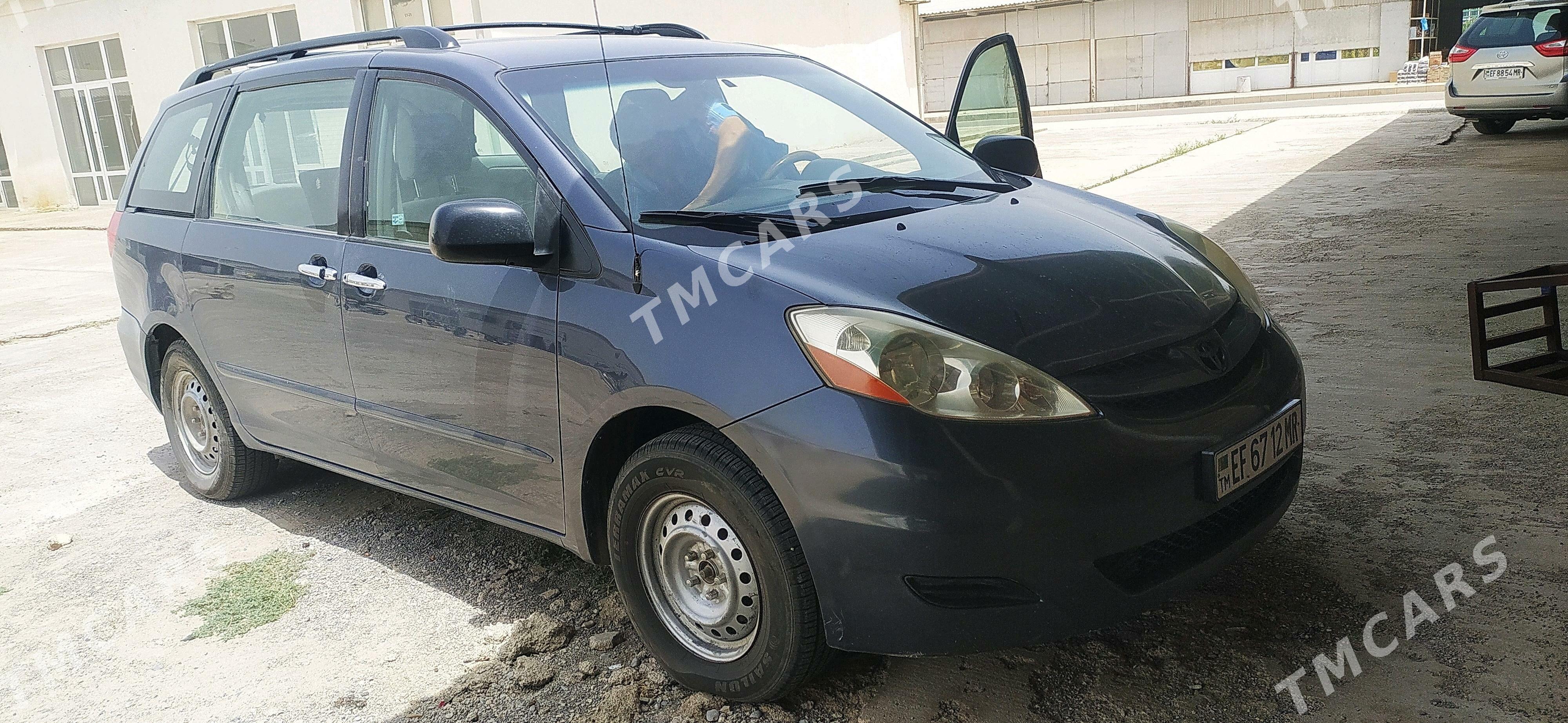 Toyota Sienna 2009 - 220 000 TMT - Baýramaly - img 2