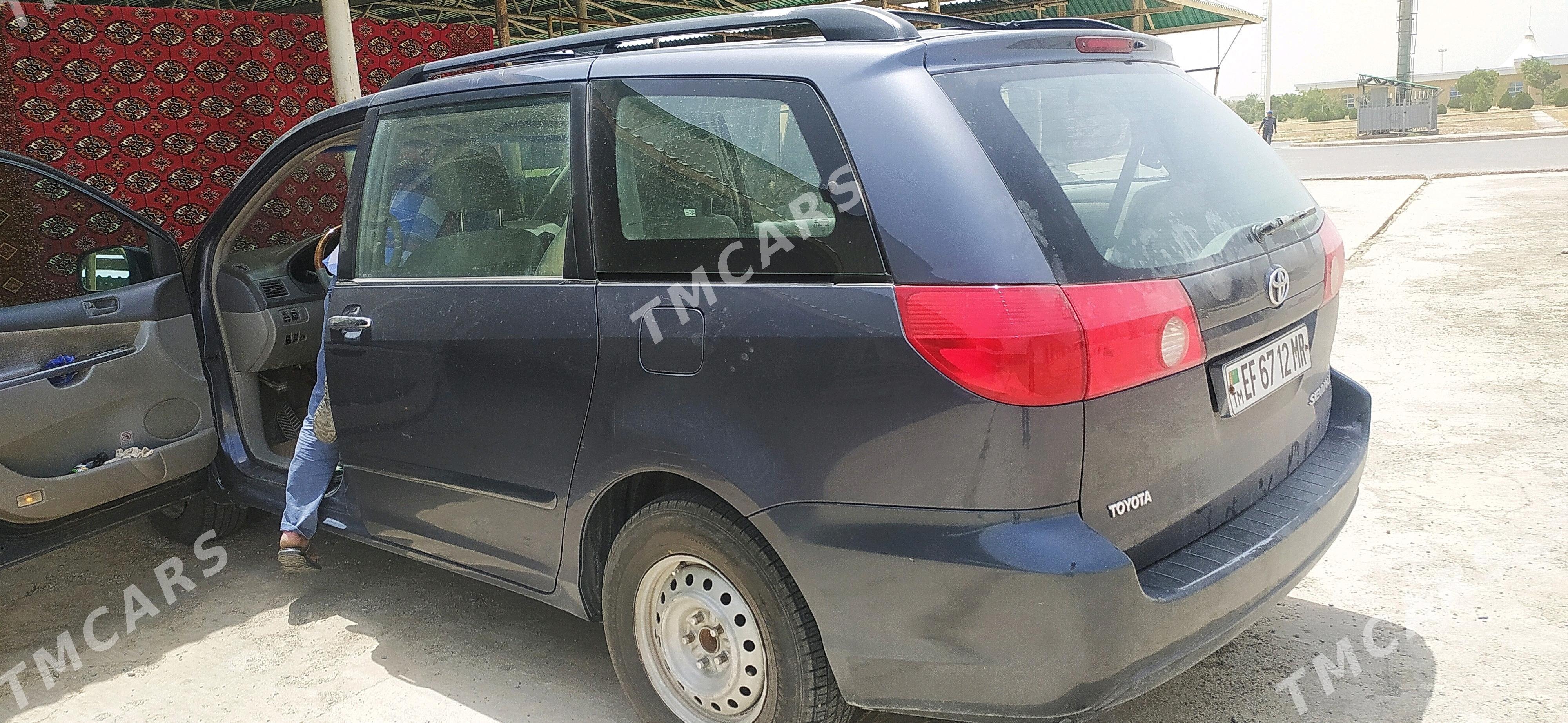 Toyota Sienna 2009 - 220 000 TMT - Baýramaly - img 3