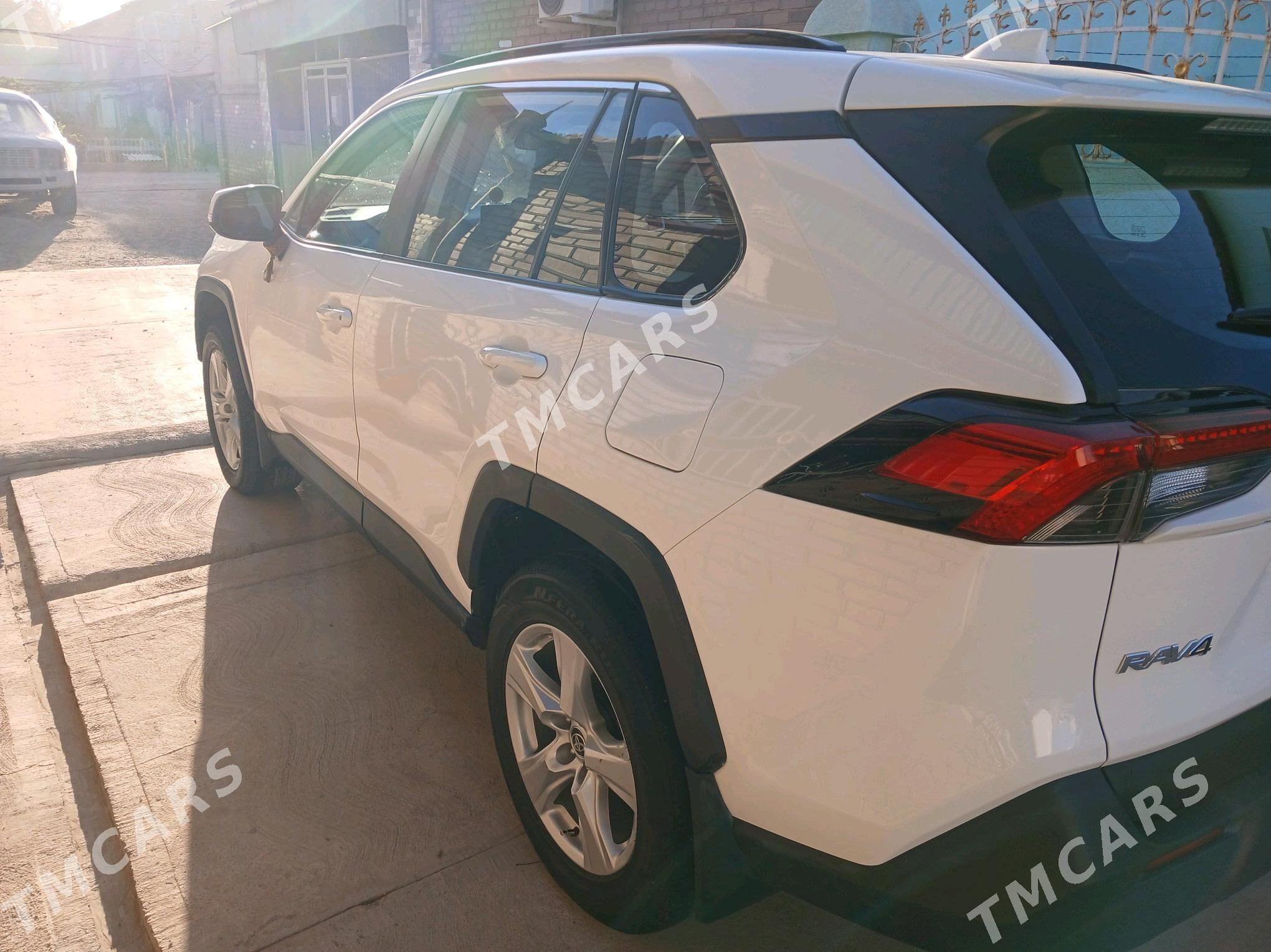 Toyota RAV4 2022 - 360 000 TMT - Ýolöten - img 5