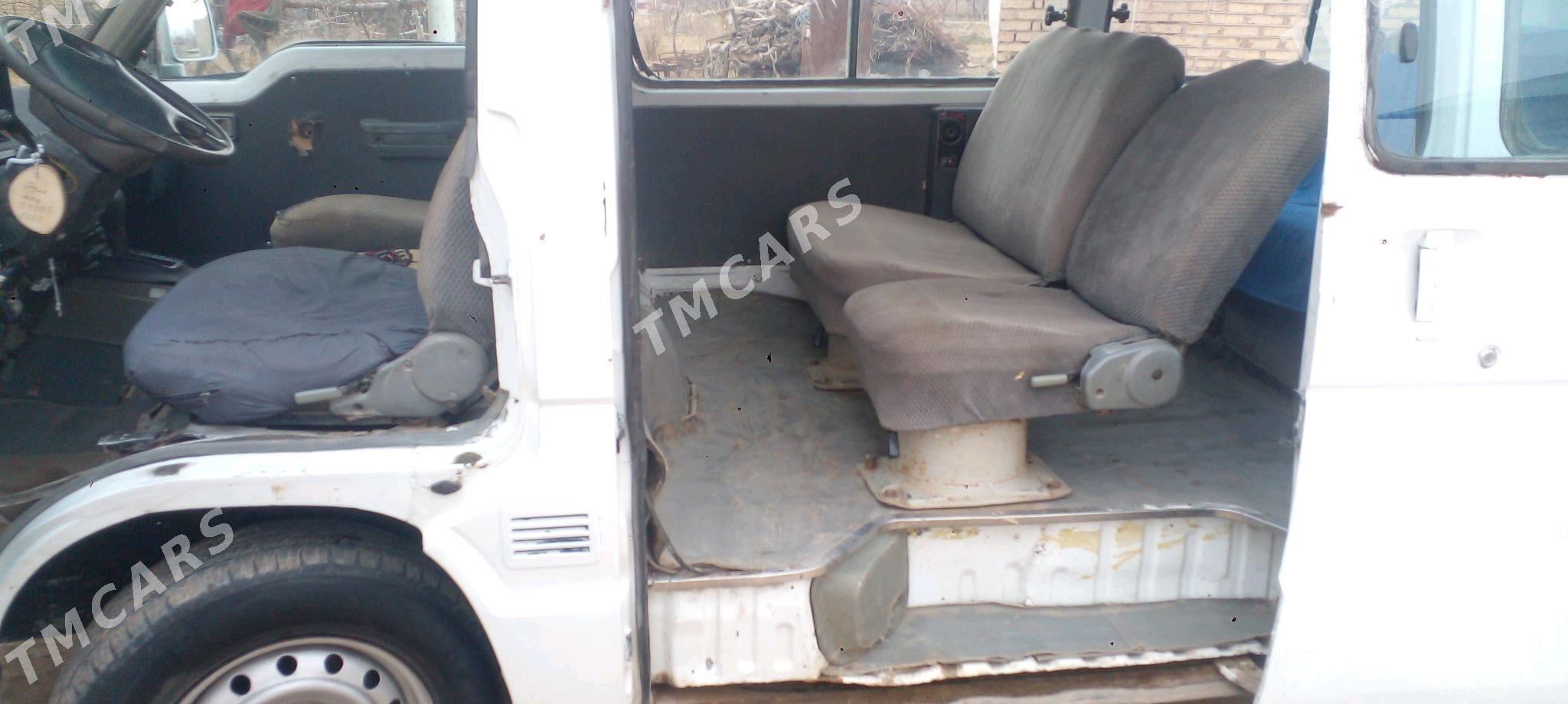 Toyota Hiace 1988 - 30 000 TMT - Мары - img 3