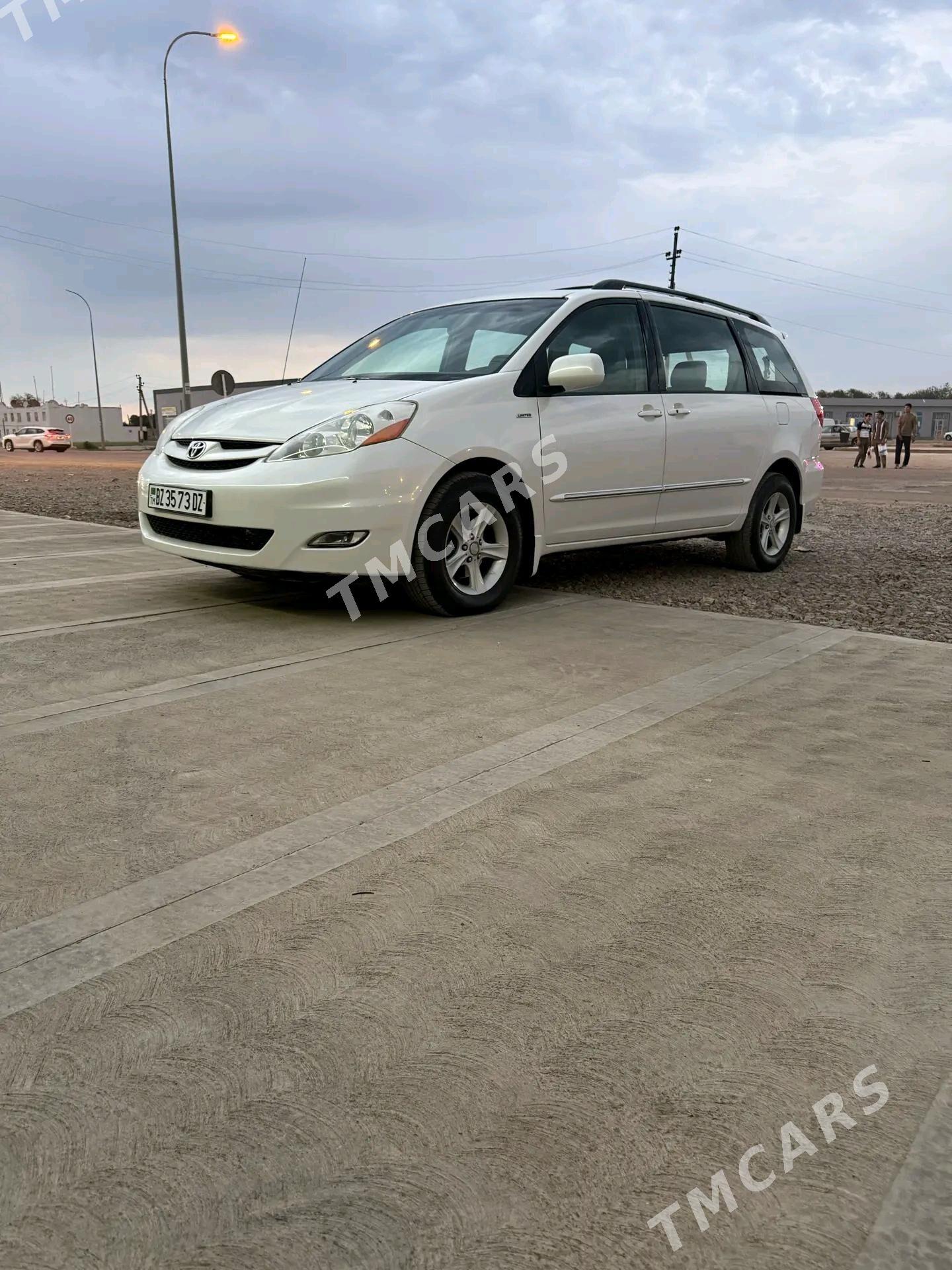 Toyota Sienna 2008 - 250 000 TMT - Gurbansoltan Eje - img 2