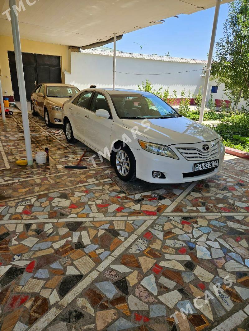 Toyota Camry 2011 - 200 000 TMT - Дашогуз - img 3