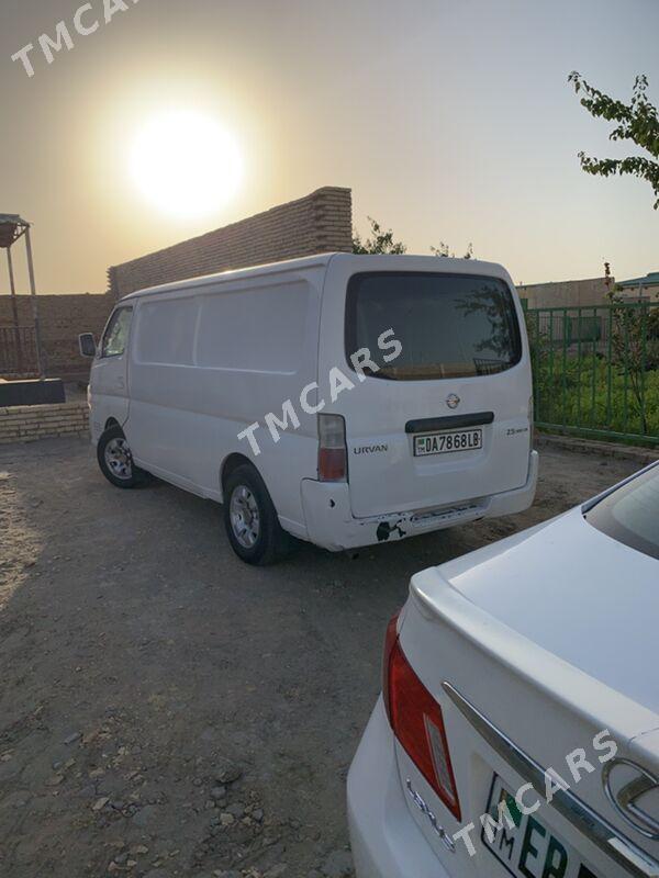 Nissan Urvan 2010 - 119 000 TMT - Туркменабат - img 4