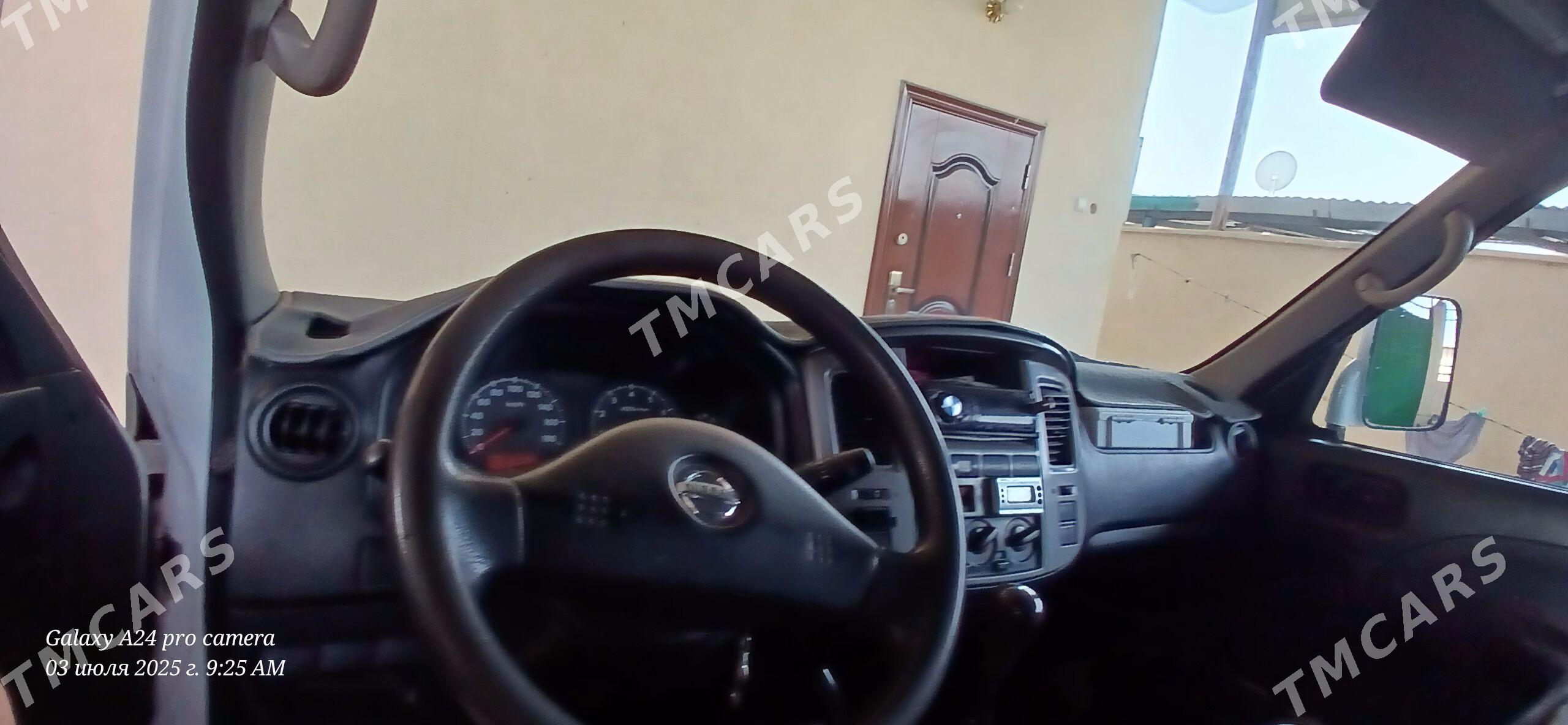 Nissan Urvan 2010 - 210 000 TMT - Ак-Бугдайский этрап - img 4