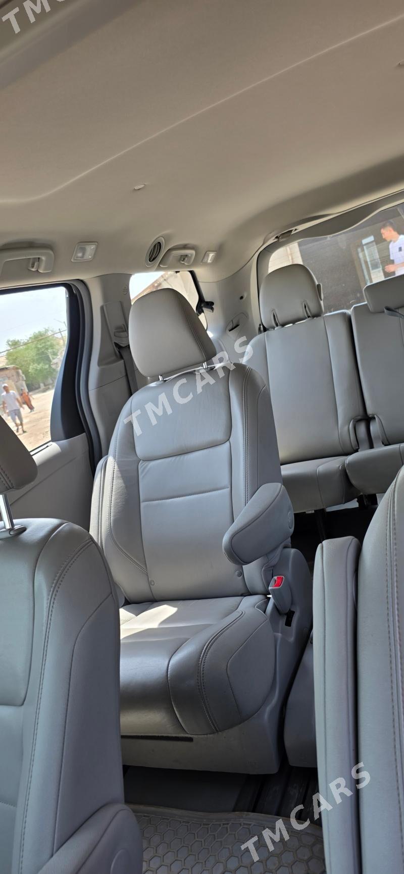 Toyota Sienna 2019 - 500 000 TMT - Daşoguz - img 5