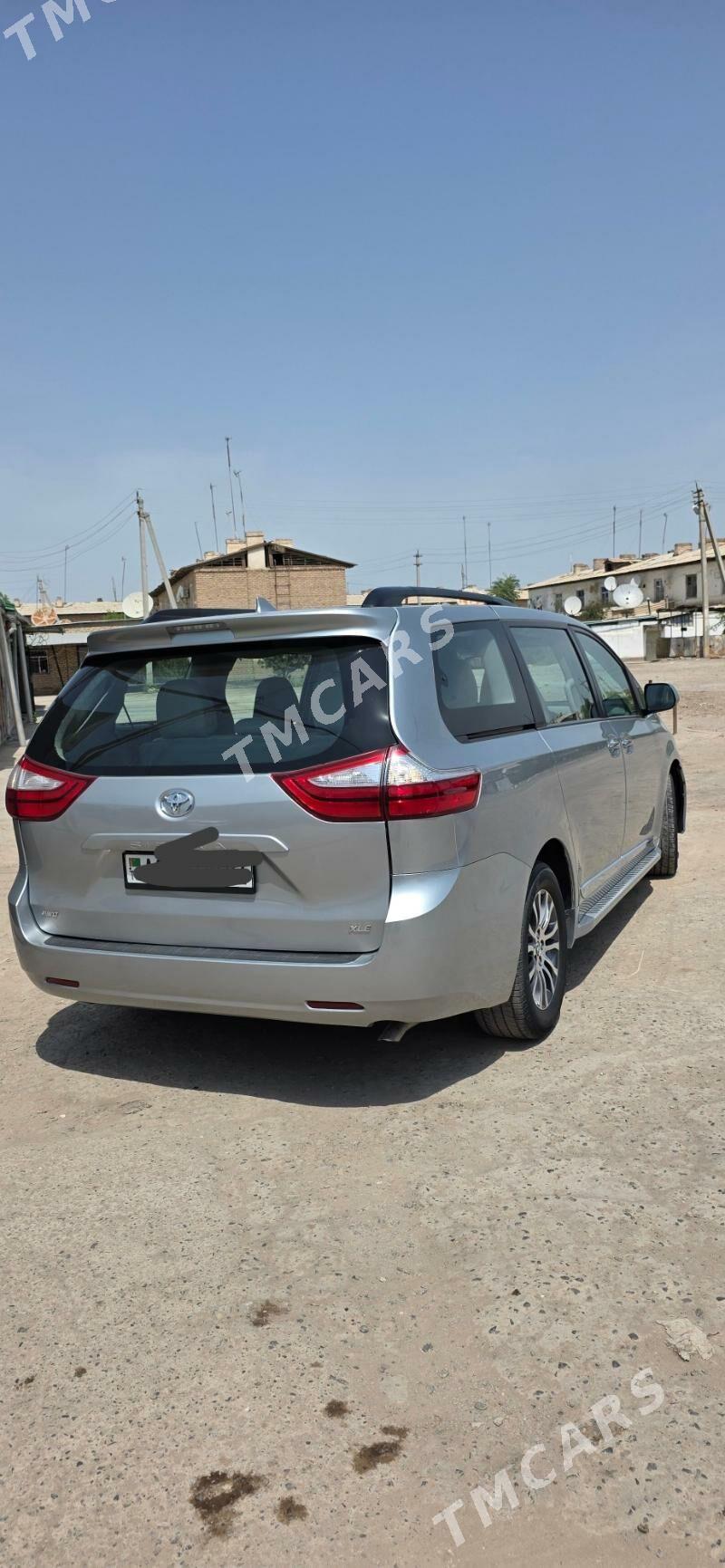 Toyota Sienna 2019 - 500 000 TMT - Daşoguz - img 4