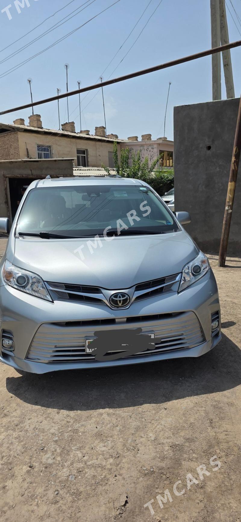 Toyota Sienna 2019 - 500 000 TMT - Daşoguz - img 2