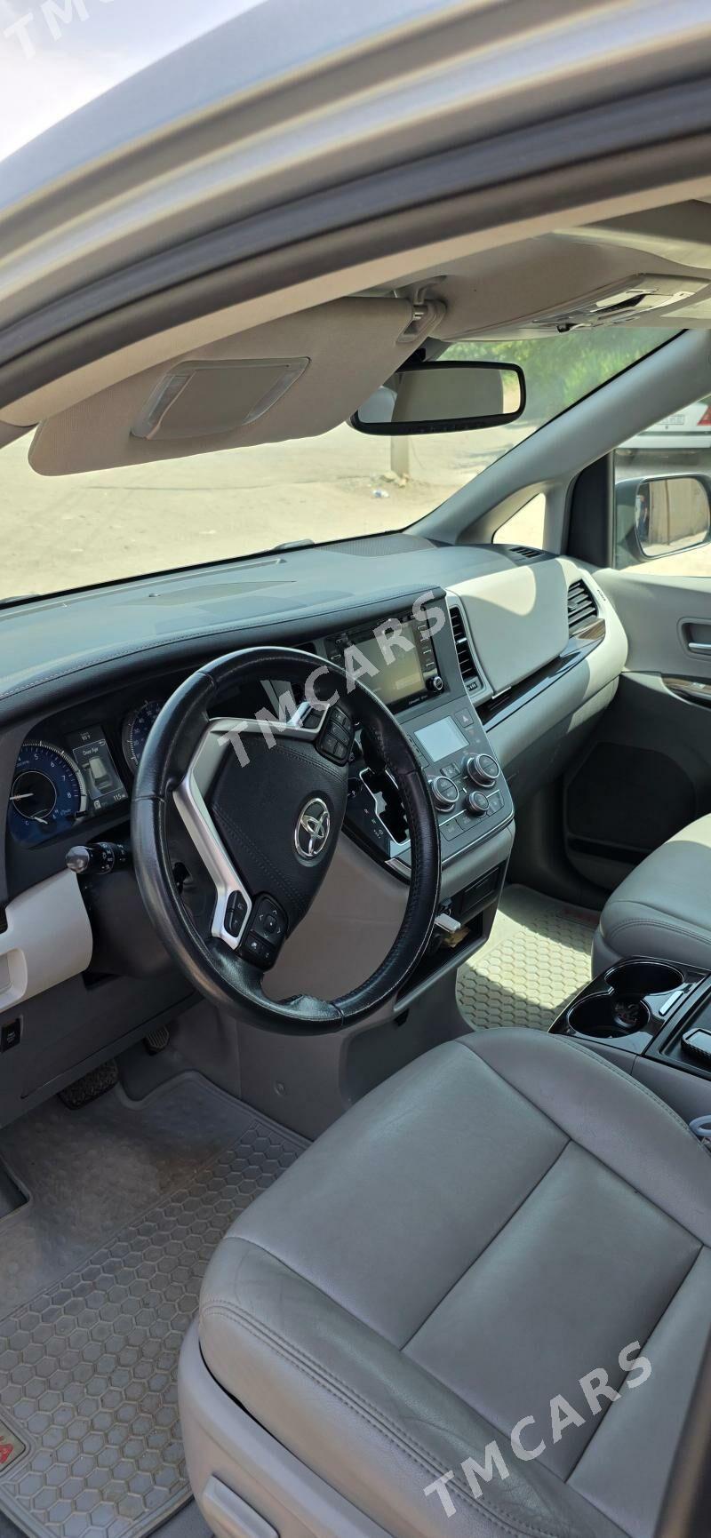 Toyota Sienna 2019 - 500 000 TMT - Daşoguz - img 3