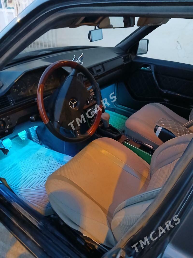 Mercedes-Benz 230E 1993 - 35 000 TMT - Кёнеургенч - img 3