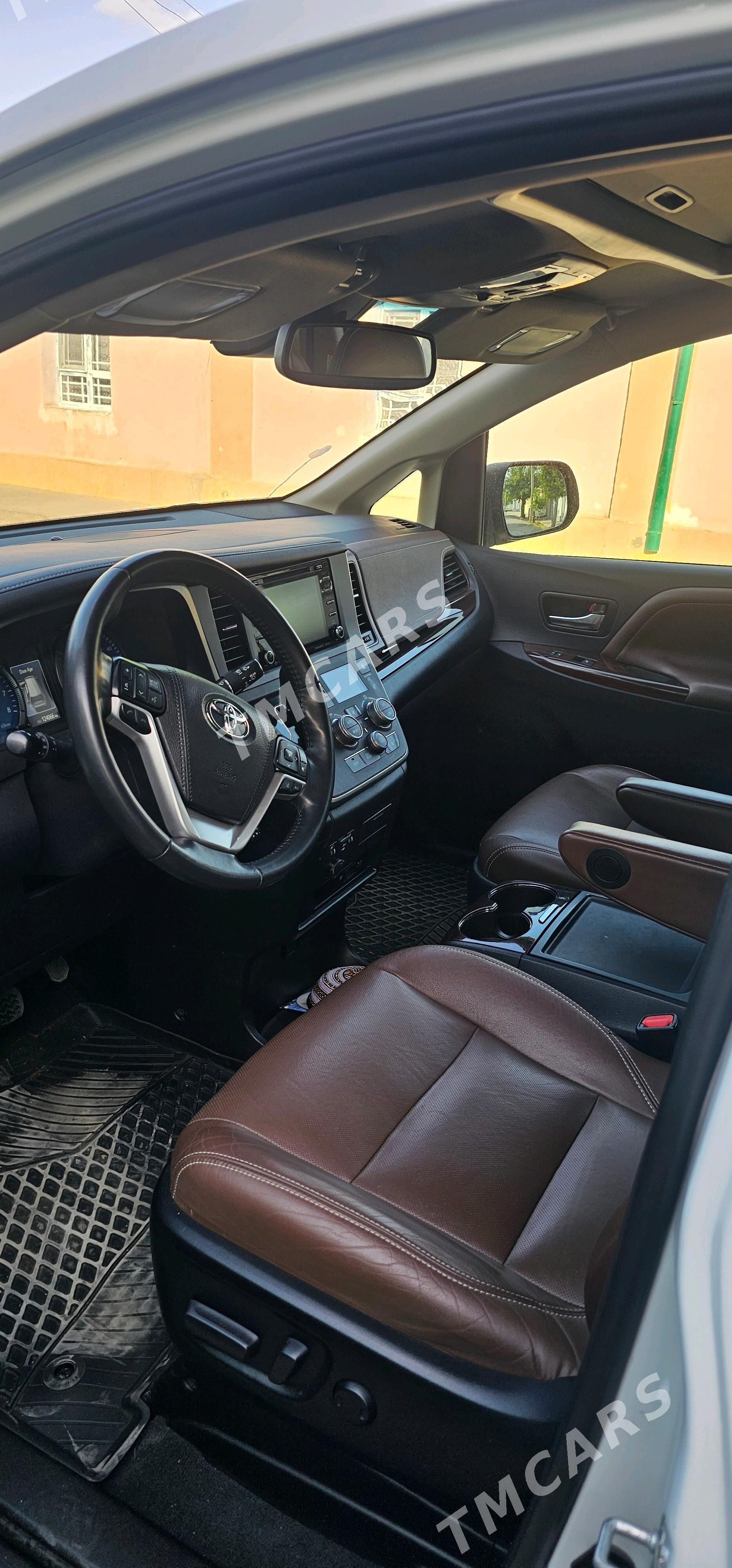 Toyota Sienna 2020 - 600 000 TMT - Aşgabat - img 4