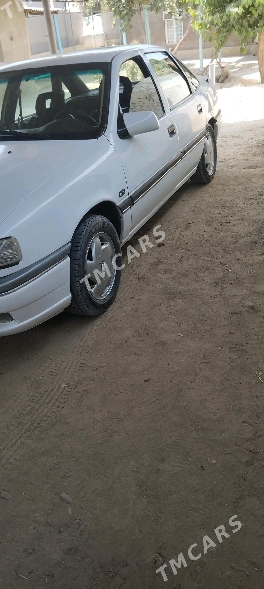 Opel Vectra 1990 - 37 000 TMT - Бахарден - img 4