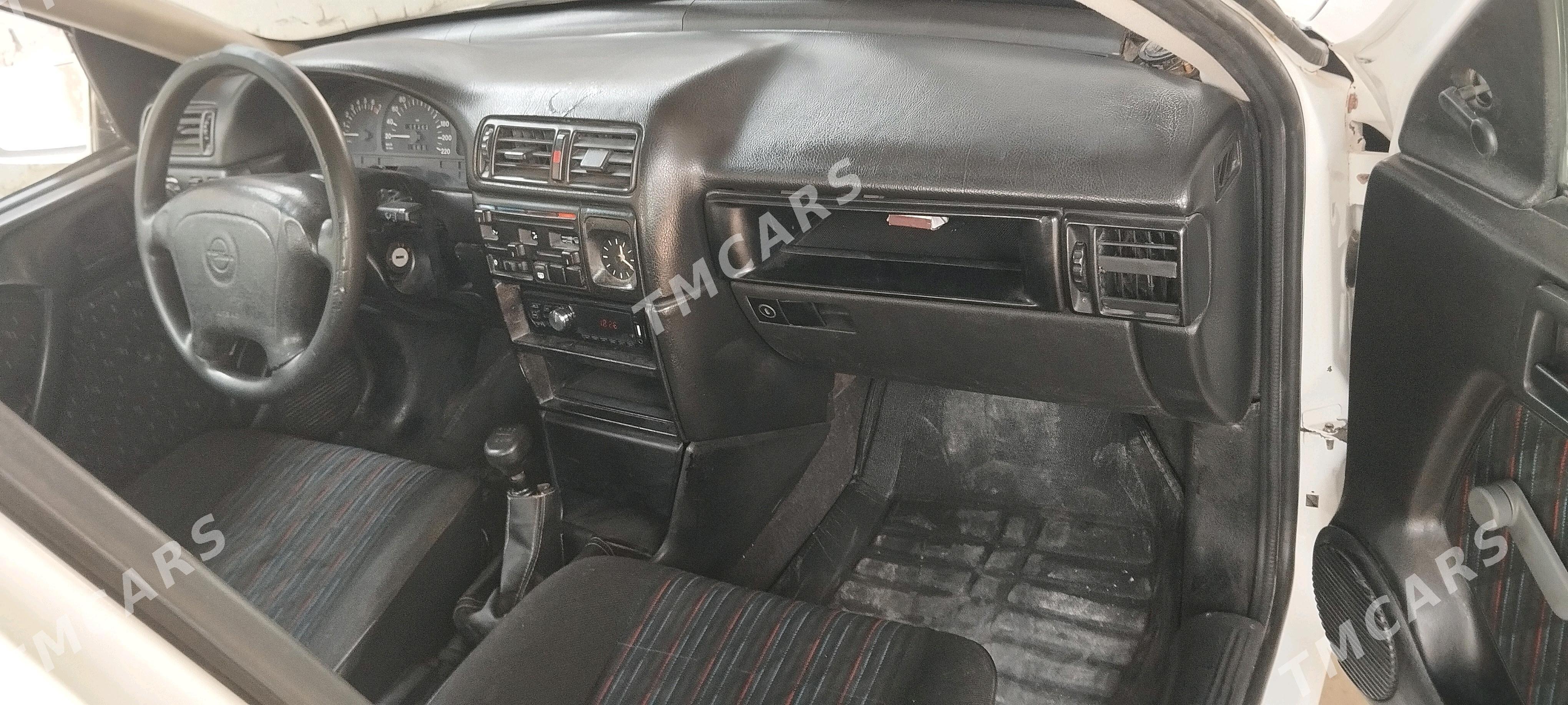 Opel Vectra 1990 - 37 000 TMT - Бахарден - img 7