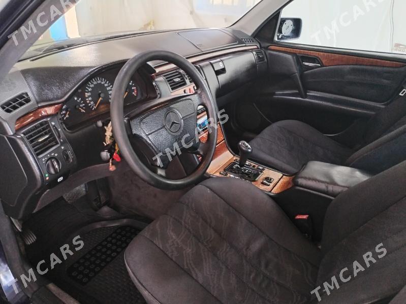 Mercedes-Benz E320 1999 - 58 000 TMT - Гумдаг - img 5