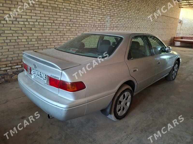 Toyota Camry 2000 - 126 000 TMT - Halaç - img 2