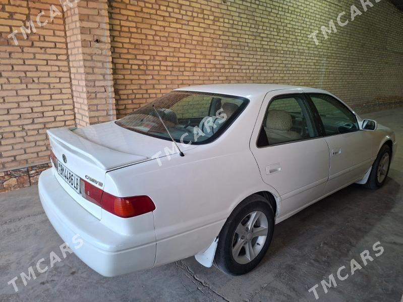 Toyota Camry 2001 - 132 000 TMT - Halaç - img 3