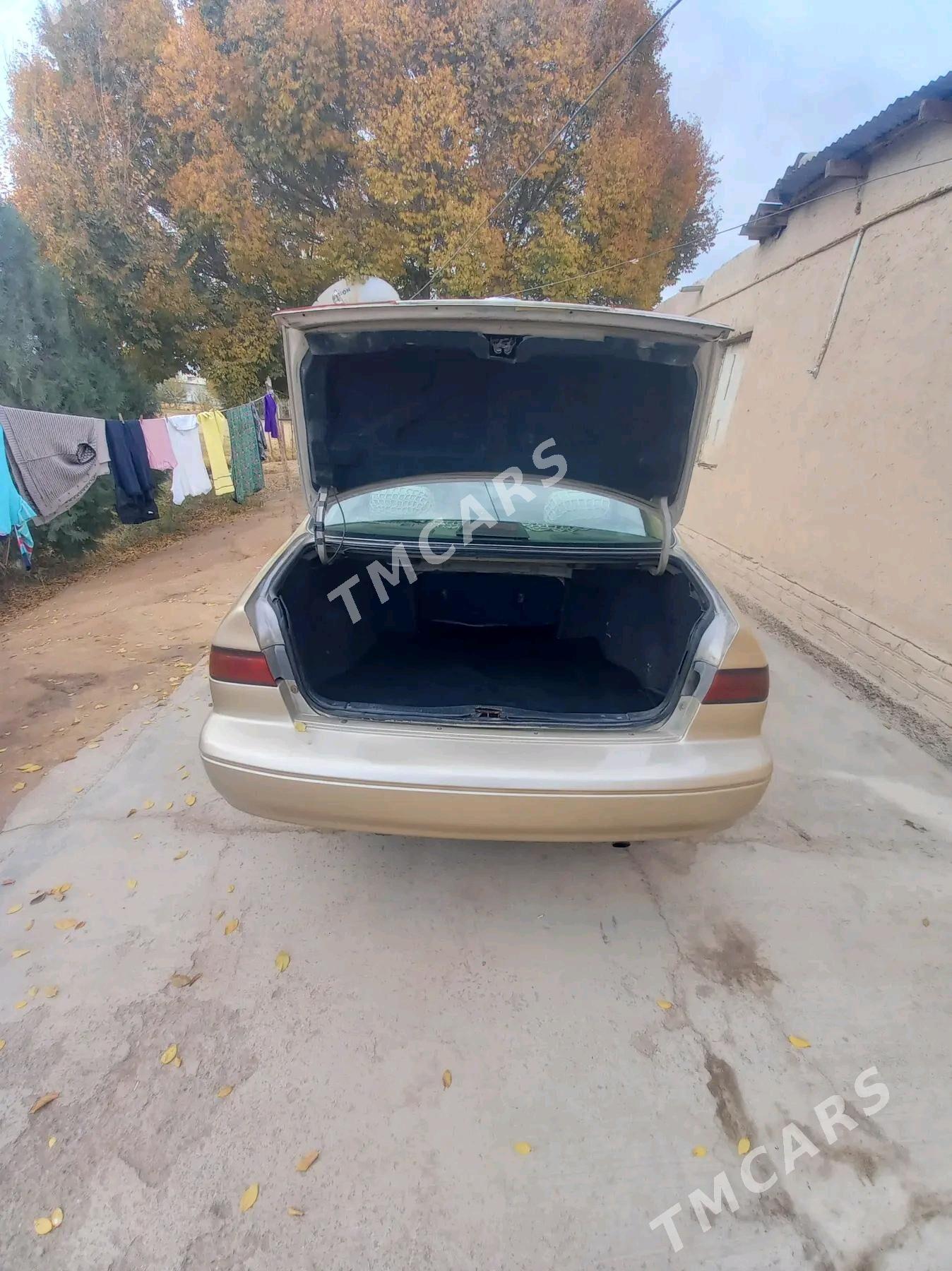 Toyota Camry 1999 - 110 000 TMT - Губадаг - img 2