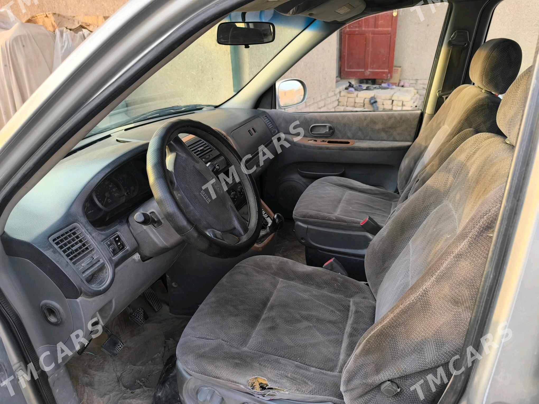 Kia Carnival 2003 - 40 000 TMT - Гурбансолтан Едже - img 4