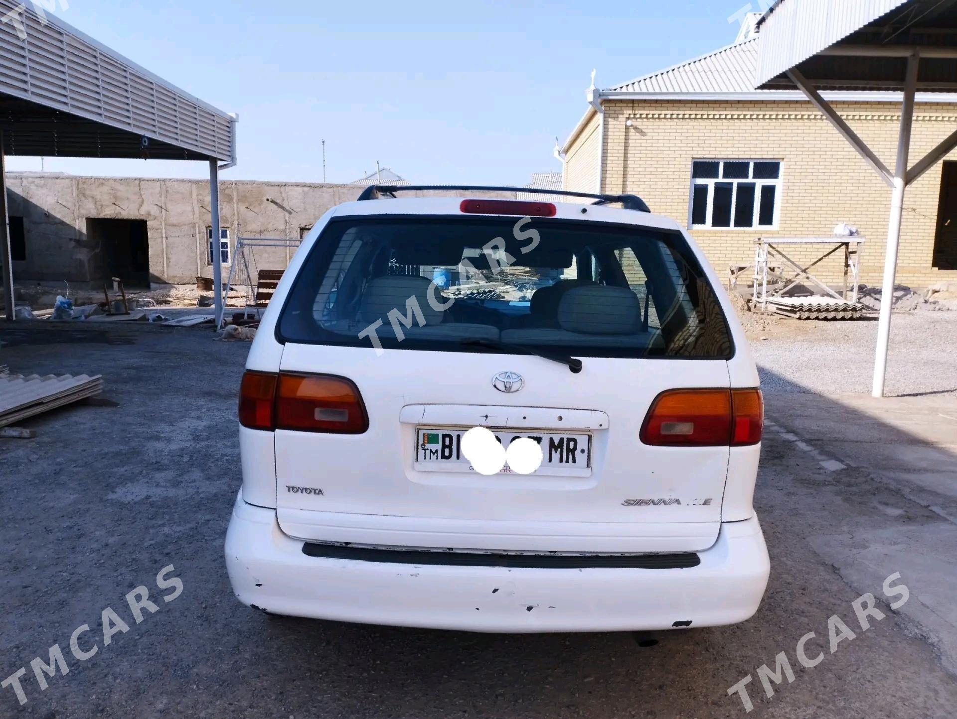 Toyota Sienna 1998 - 130 000 TMT - Мары - img 3