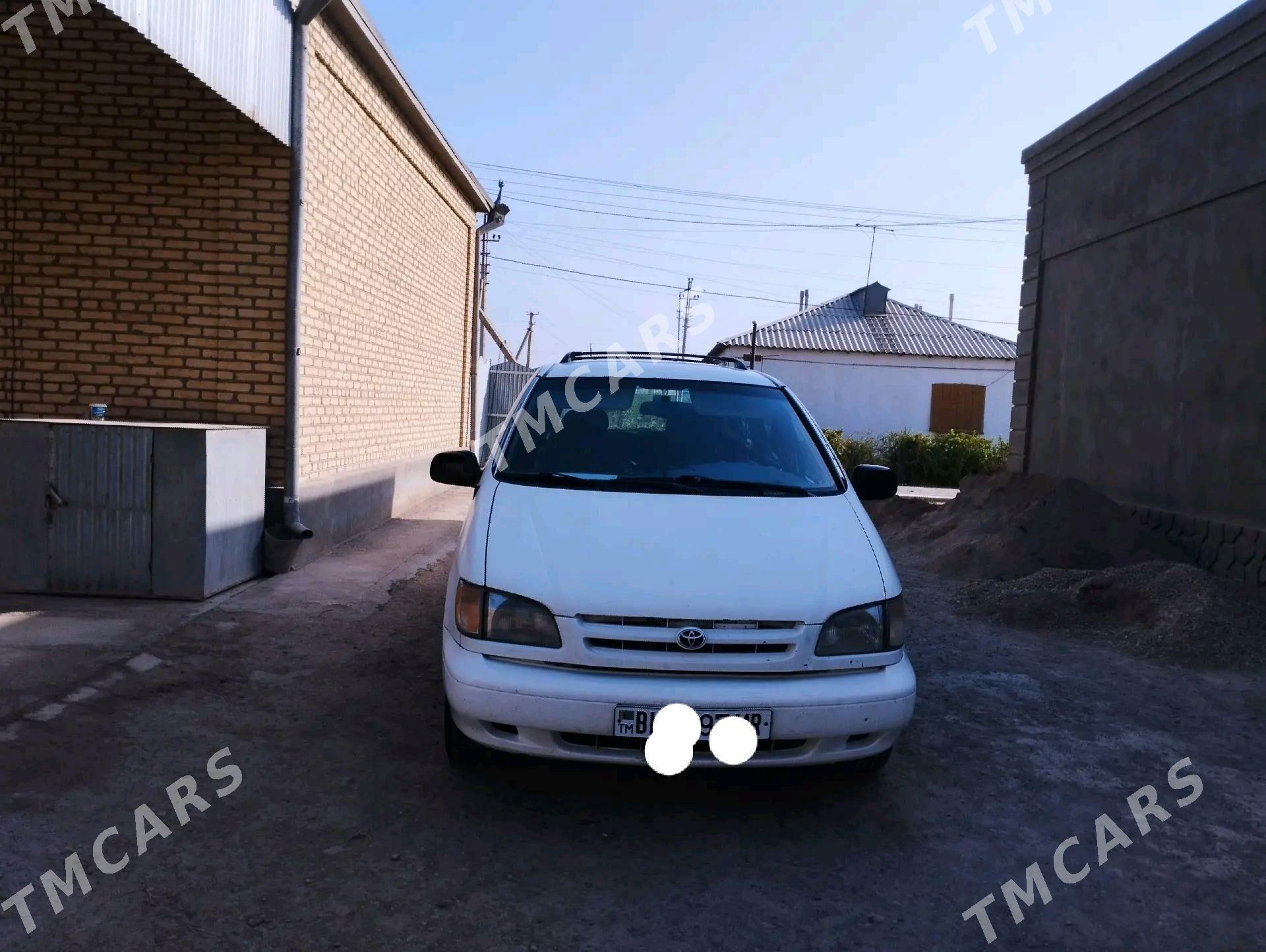 Toyota Sienna 1998 - 130 000 TMT - Мары - img 2