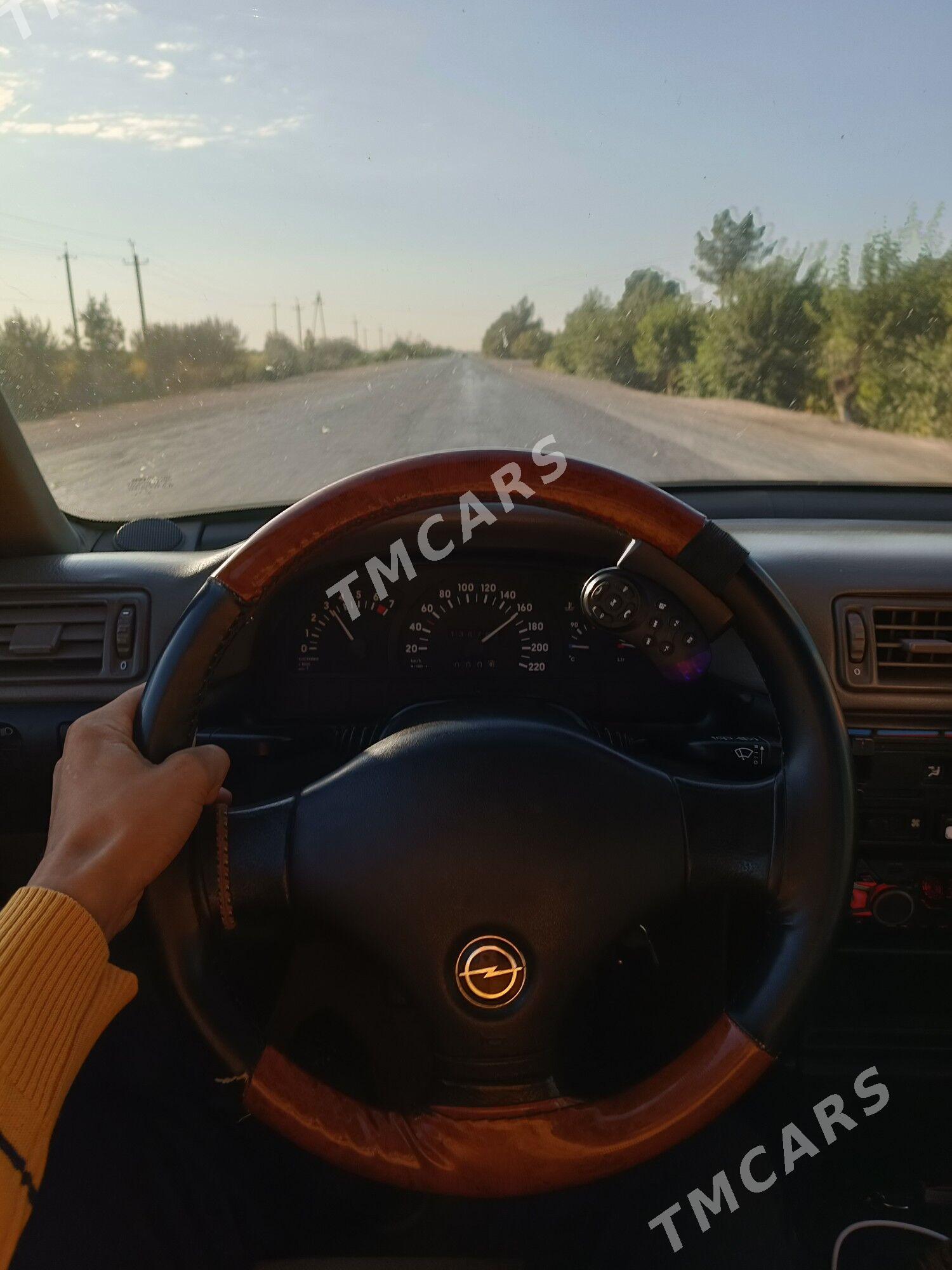 Opel Vectra 1991 - 35 000 TMT - Саят - img 6
