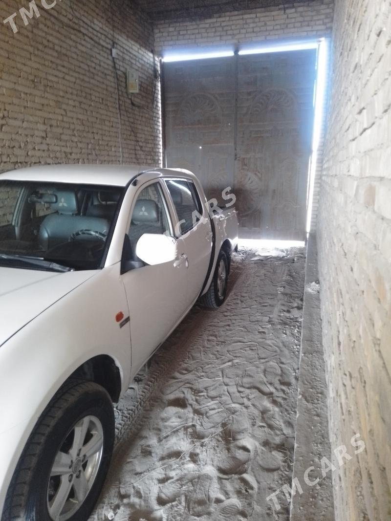 Mitsubishi L200 2006 - 105 000 TMT - Ходжамбаз - img 2